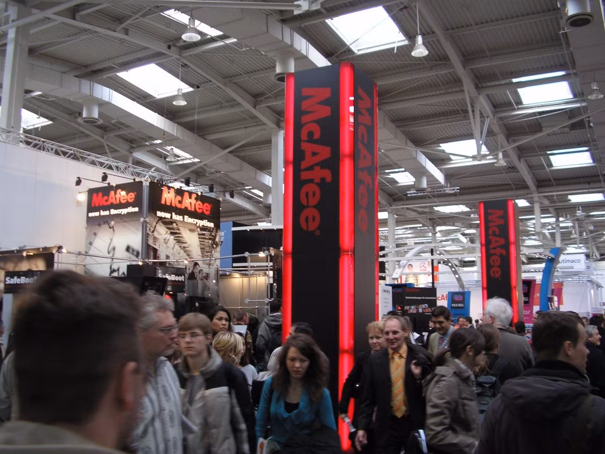 Sau khi từ chức, ông sống một cuộc sống bình thường, hỗ trợ những dự dán khởi nghiệp cho những người trẻ, giảng dạy cho các doanh nhân trẻ tại trường Stanford. Ông cũng đồng thời thực hiện 2 dự án mạng xã hội là PowWow và Tribal Voice. 2 dự án này không thành công như mong đợi.