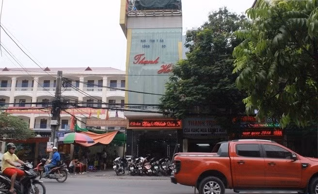 Căn nhà ở Tô Hiệu, Hàng Kênh. Không ai ở đây không biết tiếng về thẩm mỹ viện của gia đình hoa hậu Thu Ngân. Căn nhà này nằm ở vị trí vô cùng đắt, 2 mặt tiền tiện đủ đường kinh doanh.