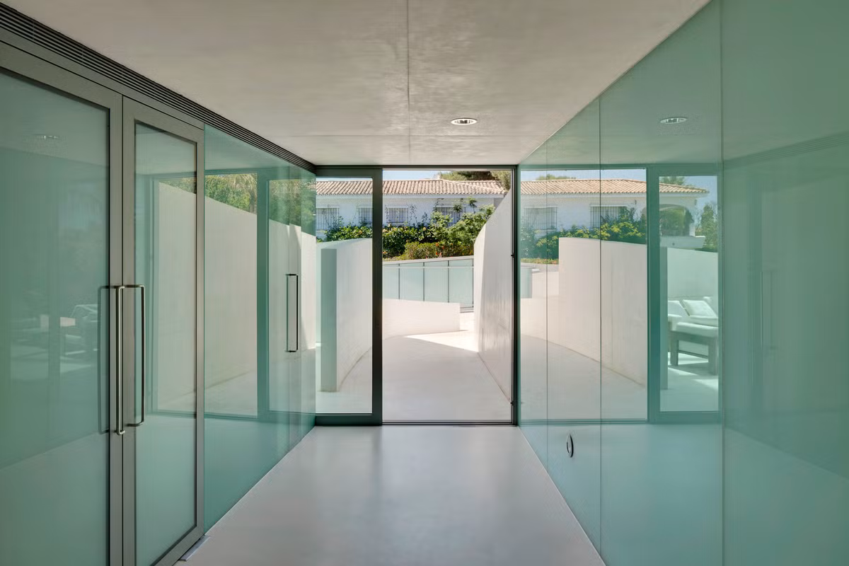 Biet thu hien dai voi be boi co day bang kinh tren mai nha-Hinh-7