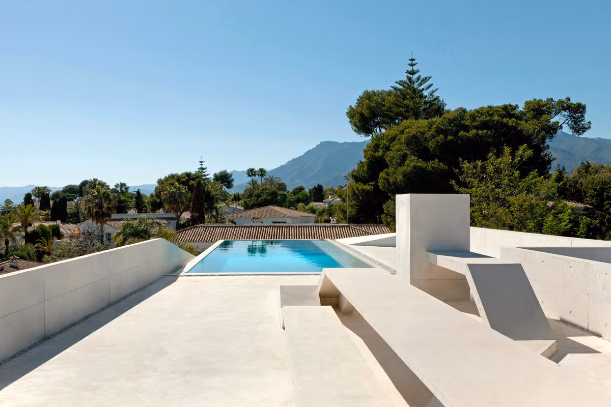 Biet thu hien dai voi be boi co day bang kinh tren mai nha-Hinh-3