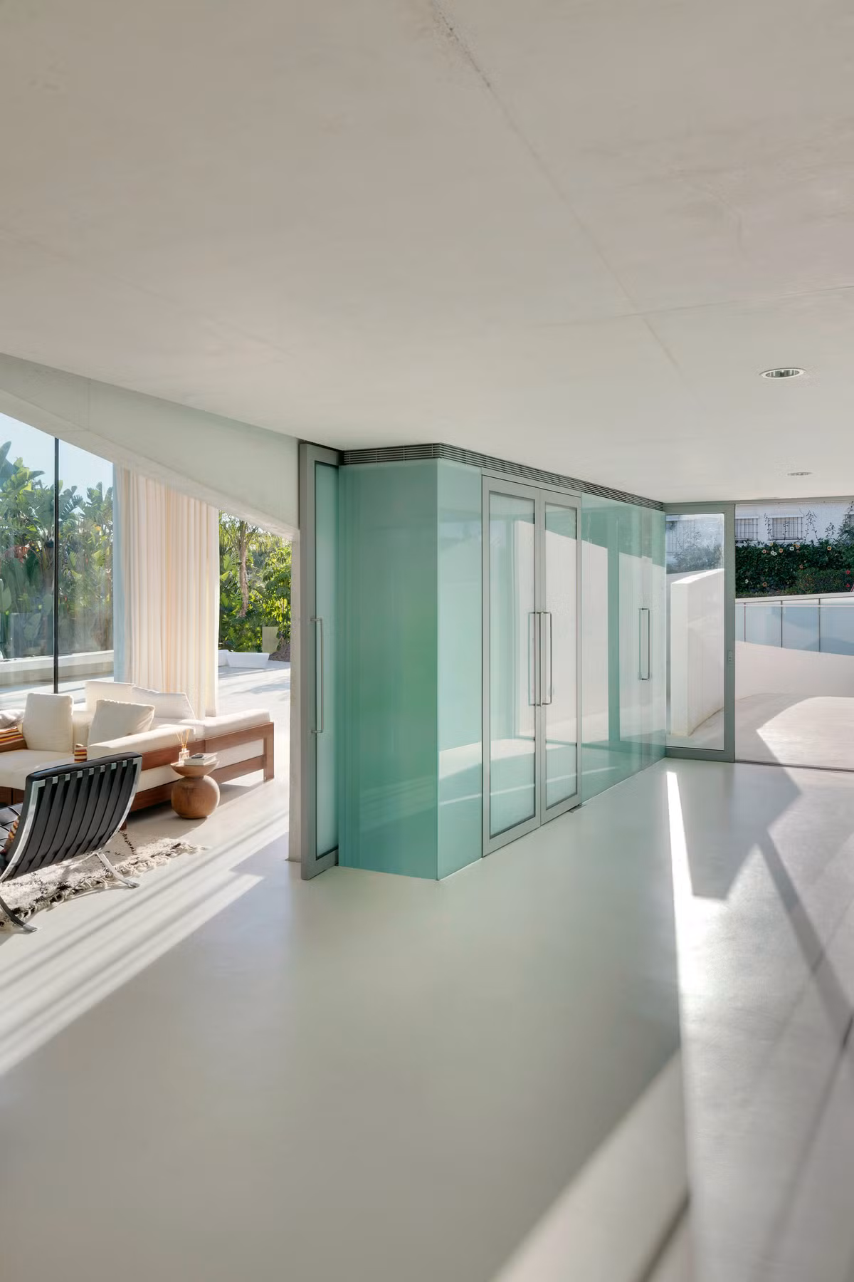 Biet thu hien dai voi be boi co day bang kinh tren mai nha-Hinh-5