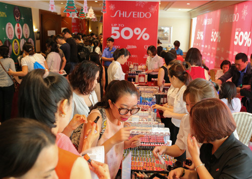 Sự kiện giảm giá hàng hiệu VStyle’s Private Sale với 200 thương hiệu nổi tiếng sẽ đồng loạt giảm 50% giá diễn ra tại tòa nhà Tower Hai Bà Trưng, Hà Nội nhằm đáp ứng nhu cầu mua sắm của nhiều người trong dịp đại lễ này.