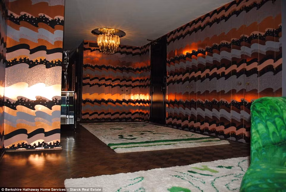 Ngắm căn hộ kiểu cũ này, có thể thấy nó đã được thiết kế bởi một kiến trúc sư chuyên nghiệp nhiều năm về trước. Chắc hẳn những năm 70, ngôi nhà này là một căn hộ xa hoa lộng lẫy.