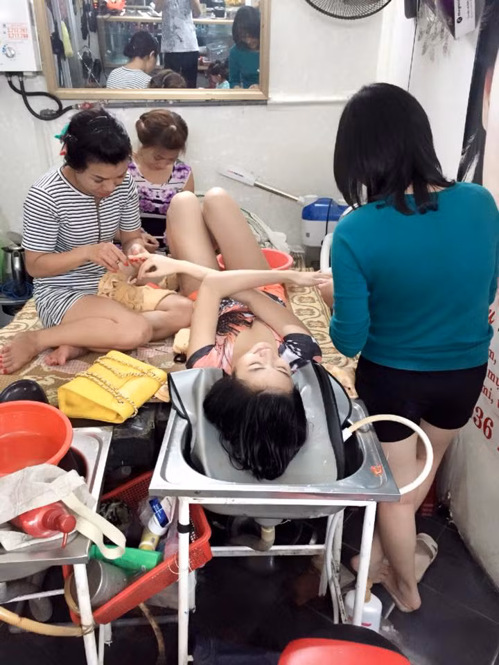 Hoa hậu từng vui đùa trên trang cá nhân của mình rằng, là "của nhà" trồng được nên được các nhân viên chăm sóc rất kỹ lưỡng.