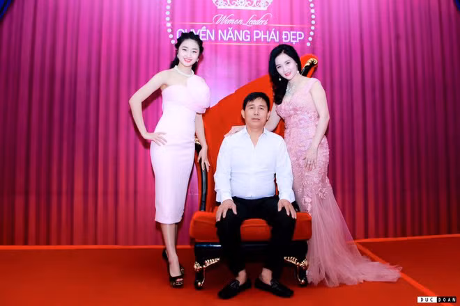 Sau khi ly dị, bà một mình bươn chải nuôi con và dần dần dành vốn để mở một spa. Sau đó thì bà Hòa gặp và lấy ông Lê Sỹ Hiệp, chồng của bà bây giờ.