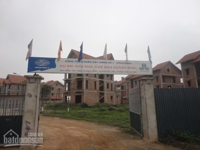 Dự án Khu đô thị Quang Minh do Vinaconex 2 làm chủ đầu tư có tổng diện tích dự án lên đến hơn 20ha, gồm đất xây dựng nhà ở (đất nhà cao tầng, biệt thự vườn, biệt thự song lập…), đất công trình công cộng, nhà chung cư… Ảnh: Bất động sản.