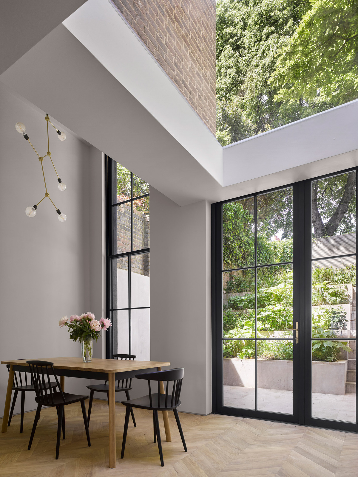 Dominic McKenzie Architects đã đặt tên cho ngôi nhà này là The Tower House.