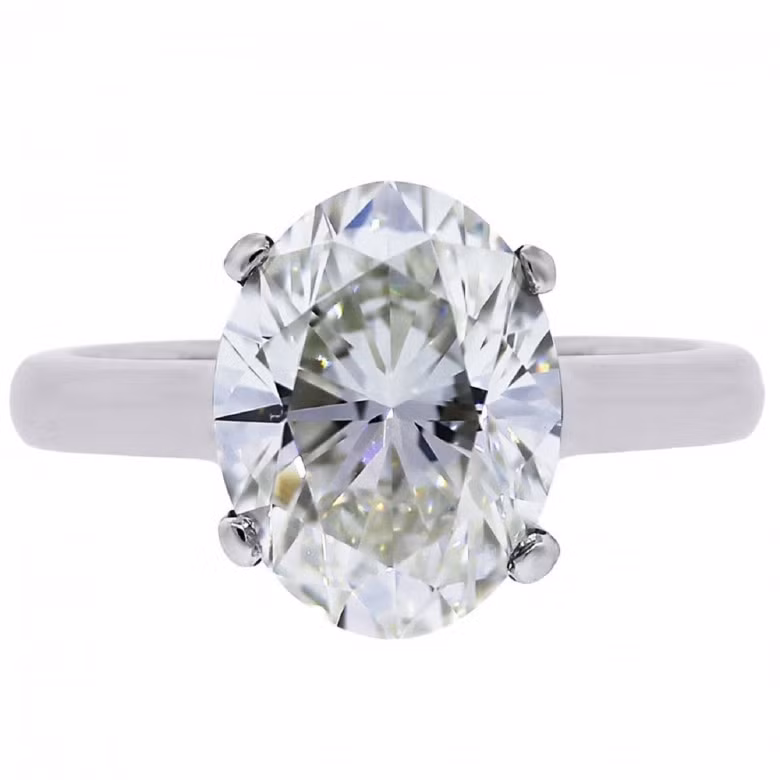 17. Tiffany Oval Diamond Ring 1,465 triệu USD Tiffany Oval Diamond Ring thiết kế tinh xảo với giá trị lên tới 1,465 triệu USD, tương đương với giá trị của ngôi nhà mơ ước của nhiều người. 