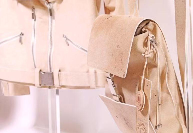 Ít nhất, bạn có thể tự hào mang một cái túi xách mà không bị chỉ trích và thành thật với mọi người rằng, không có sinh vật sống nào phải hy sinh để làm ra một túi xách này.