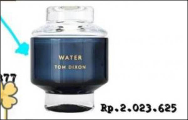 Đầu tiên là hộp nến thơm dạng nước của hãng Tom Dixon có giá khá cao lên đến 3,5 triệu đồng/hộp.