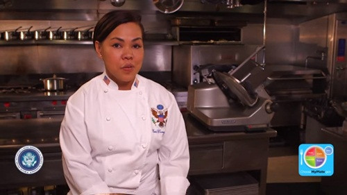 Cô cũng luôn chú trọng đến chế độ ăn uống cho người Mỹ để đảm bảo bữa ăn cân bằng và lành mạnh.