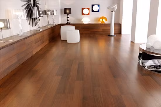 Với sàn nhà, bạn có thể sử dụng gỗ xoan đào, gỗ căm xe, giáng hương hoặc gỗ công nghiệp. Đầy đều là những loại gỗ tốt, chịu được nhiệt độ cao, ít cong vênh. Ảnh: Abt.