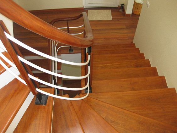 Căm xe, lim…là những loại gỗ bạn nên sử dụng để làm cầu thang cho ngôi nhà của mình. Ảnh: Tuvansango.