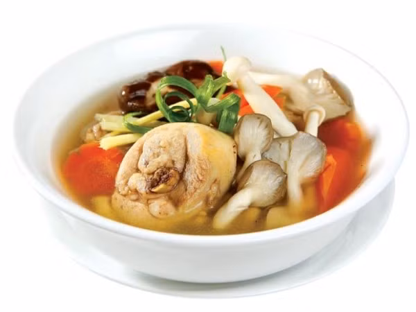 Chọn thức ăn lành mạnh và tốt cho sức khỏe. Cần có bữa phụ cho những đêm thức khuya xem bóng, như nên chọn những món ăn phải chứa đầy đủ các chất dinh dưỡng cần thiết cho cơ thể. Có thể điểm danh những món ăn nhẹ cho các fan như cháo gà, phở bò, sữa, trái cây, xôi, bánh mì, khoai, các loại bánh ngọt…