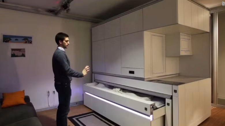 Còn đây là căn hộ đa chức năng với thiết kế phòng ngủ, phòng khách và phòng tắm tất cả đều trong một. Nhu cầu sử dụng cái nào thì sẽ bấm nút để kéo ra cái đó.