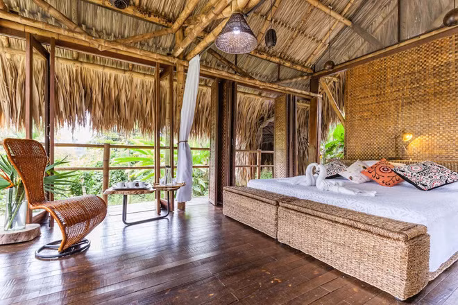 Chi phí để xây dựng một ngôi nhà bằng tre thấp hơn nhiều so với một ngôi nhà bình thường. Ảnh Trucphuong.