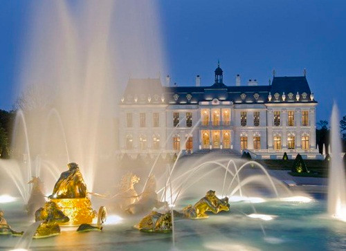 Vụ giao dịch này đã qua mặt ngôi biệt thự trên không ở London với giá 221 triệu Đô được bán năm 2011.