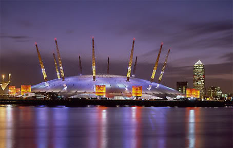 Thế vận hội mùa hè 2000 - Sydney, Australia tiêu tốn đến hơn 5 tỷ USD, trong đó 1,7-2,4 tỷ công chúng tài trợ. Một phần chi phí cho cơ sở hạ tầng, dù cho sau khi Olympic kết thúc đất nước này không đủ chi phí bảo trì.