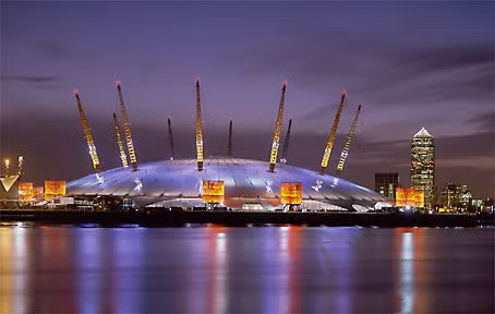 Thế vận hội mùa hè 2000 - Sydney, Australia tiêu tốn đến hơn 5 tỷ USD, trong đó 1,7-2,4 tỷ công chúng tài trợ. Một phần chi phí cho cơ sở hạ tầng, dù cho sau khi Olympic kết thúc đất nước này không đủ chi phí bảo trì.