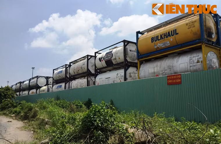 Người dân mong muốn chính quyền địa phương sớm có biện pháp di dời bãi chứa hoá chất độc hại, dễ cháy này để tránh hiểm hoạ có thể xảy ra bất cứ lúc nào. Tổng Công ty Tân Cảng Sài Gòn chỉ dựng rào chắn bằng tôn cao 2 m ngăn giữa bãi IMDG với khu dân cư. Điều này chưa thực hiện đầy đủ các điều kiện, giải pháp an toàn phòng cháy, chữa cháy đến khu dân cư và công trình công cộng, nơi tập trung đông người theo quy định. 