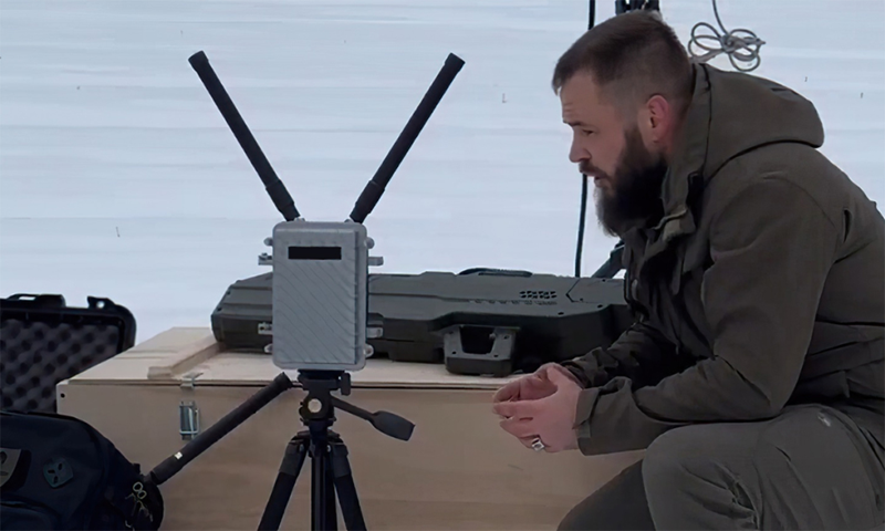 Hệ thống chiến tranh điện tử Plastun là một trang bị quan trọng của Quân đội Ukraine, đóng vai trò quan trọng trên chiến trường. Nó không chỉ có khả năng trinh sát và gây nhiễu tín hiệu điện tử của đối phương, mà còn cung cấp hỗ trợ tình báo điện tử quý giá cho lực lượng đồng minh. Tuy nhiên, giờ đây hệ thống này đã không còn tồn tại, khiến cho ưu thế của Quân đội Ukraine trong lĩnh vực chiến tranh điện tử cũng bị suy giảm. Ảnh: Bộ Quốc phòng Ukraine.