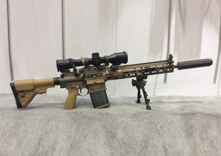 Đại diện hãng chế tạo Heckler &amp; Koch USA, nơi phát triển súng bắn tỉa M110A1, cho biết, lô hàng đầu tiên gồm 6.000 đơn vị súng bắn tỉa mới với đầy đủ trang phụ kiện đã được cung cấp.