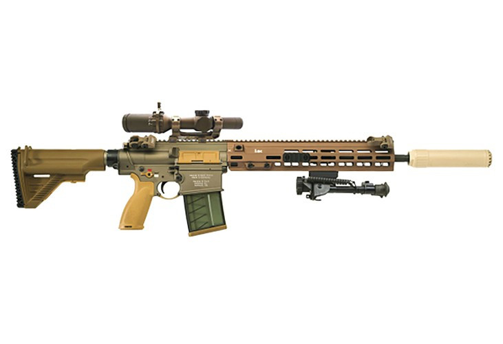 Loa che lửa đầu nòng của súng bắn tỉa M110A1 cũng có thể tháo rời thay vì cố định như ở phiên bản cũ.