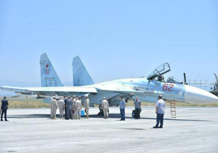 Su-35 có tầm hoạt động rộng, khả năng mang vũ khí, kết cấu, khả năng tàng hình cao hơn; sử dụng động cơ thế hệ mới có lực đẩy và công suất mạnh hơn; các trang thiết bị điện tử hiện đại và mới hoàn toàn so với các dòng máy bay chiến đấu trước đó; cùng với đó là hỏa lực cực mạnh.