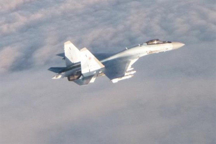 Ngoài ra còn có các tên lửa tầm ngắn như R-60, R-73, một khẩu pháo bắn nhanh 30mm và các hệ thống rocket phóng loạt và các loại bom trong kho quân khí của Nga.