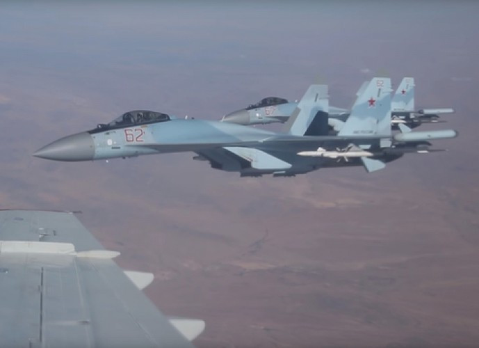 Hải quân Mỹ gọi đây là hành động không phù hợp với quy tắc bay quốc tế và uy hiếp nghiêm trọng an toàn bay cho cả 2 máy bay.