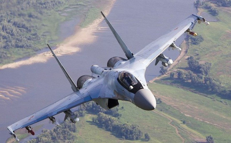 Trước đó, một chiếc Su-35 của Nga cũng áp sát với khoảng cách tương tự với máy bay P-8A của Mỹ vào ngày 15/4.