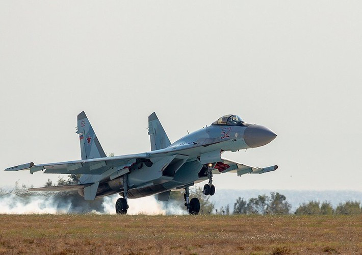 Là phiên bản nâng cấp sâu của máy bay chiến đấu Su-27, hiệu suất tổng thể của máy bay chiến đấu Su-35 đã đạt đến đỉnh cao. Đây là máy bay chiến đấu không tàng hình đẳng cấp hàng đầu thế giới.