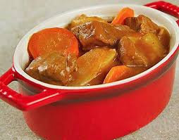 Khi hầm thịt bò bạn có thể cho một túi lá trà vào để thịt bò nhanh nhừ.