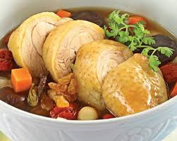 Mẹo hầm thịt gà, vịt: ở phần cổ của vịt, gà thường có thớ thịt dai và thô. Vì vậy, trước khi làm thịt gà, vịt, bạn hãy cho vào miệng chúng một thìa canh giấm và đợi khoảng 5 phút cho giấm ngấm xuống bụng rồi mới giết thịt. Làm như vậy thịt gà, vịt không những nhanh chóng nhừ mà còn rất mềm và thơm ngon nữa.