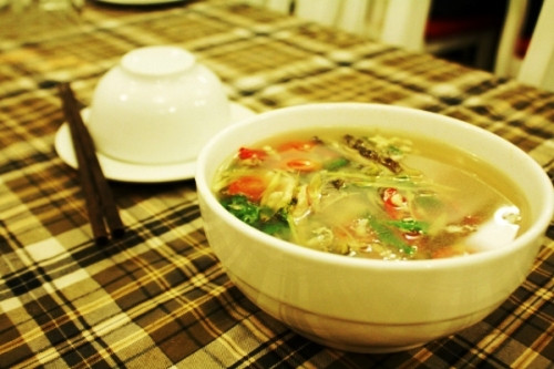 Ngoài ra trứng kiến còn có thể nấu canh với cá cũng rất ngon.