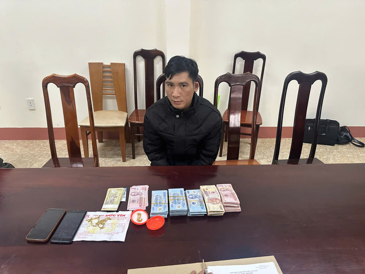 Đắk Lắk: Nam thanh niên giả vờ đổi tiền mới để cướp tài sản Dak Lak: Nam thanh nien gia vo doi tien moi de cuop tai san