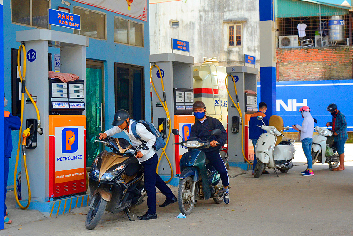 Cùng chung ý kiến với anh Hiệu, nhiều người cho rằng, trong bối cảnh người dân còn hoài nghi về chất lượng xăng sinh học E5 mà lại đề nghị loại bỏ xăng A95 rất có thể sẽ tạo ra dư luận không tốt, thiếu ủng hộ từ người dùng.