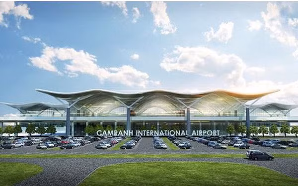 Dự án Nhà ga hành khách quốc tế – Cảng hàng không quốc tế Cam Ranh khởi công vào tháng 9/2016 với tổng mức đầu tư 3.735 tỷ đồng, có công suất thiết kế đạt 8 triệu lượt hành khách quốc tế mỗi năm vào năm 2030, có khả năng phục vụ 4.000 lượt hành khách trong giờ cao điểm.