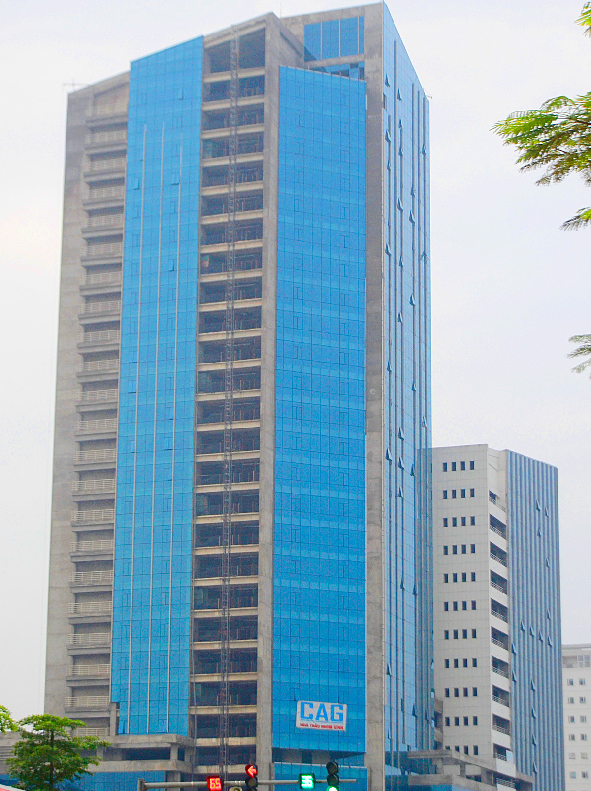 Mặt tiền công trình được thiết kế đẹp mắt và hiện đại.