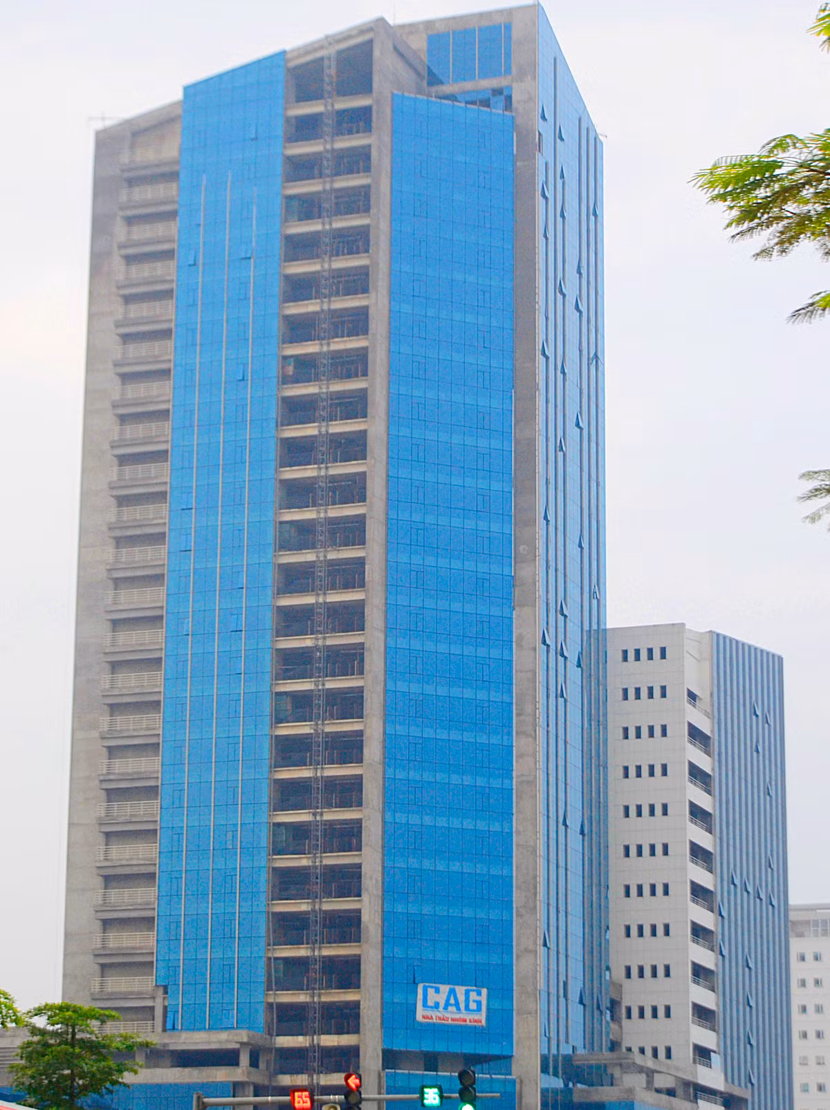 Mặt tiền công trình được thiết kế đẹp mắt và hiện đại.