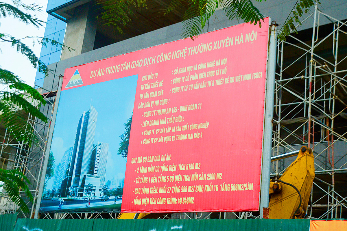 Dự án Khu liên cơ 8 sở ngành (tên gọi là Trung tâm giao dịch công nghệ thường xuyên Hà Nội) này do Sở Khoa học và Công nghệ Hà Nội làm chủ đầu tư.