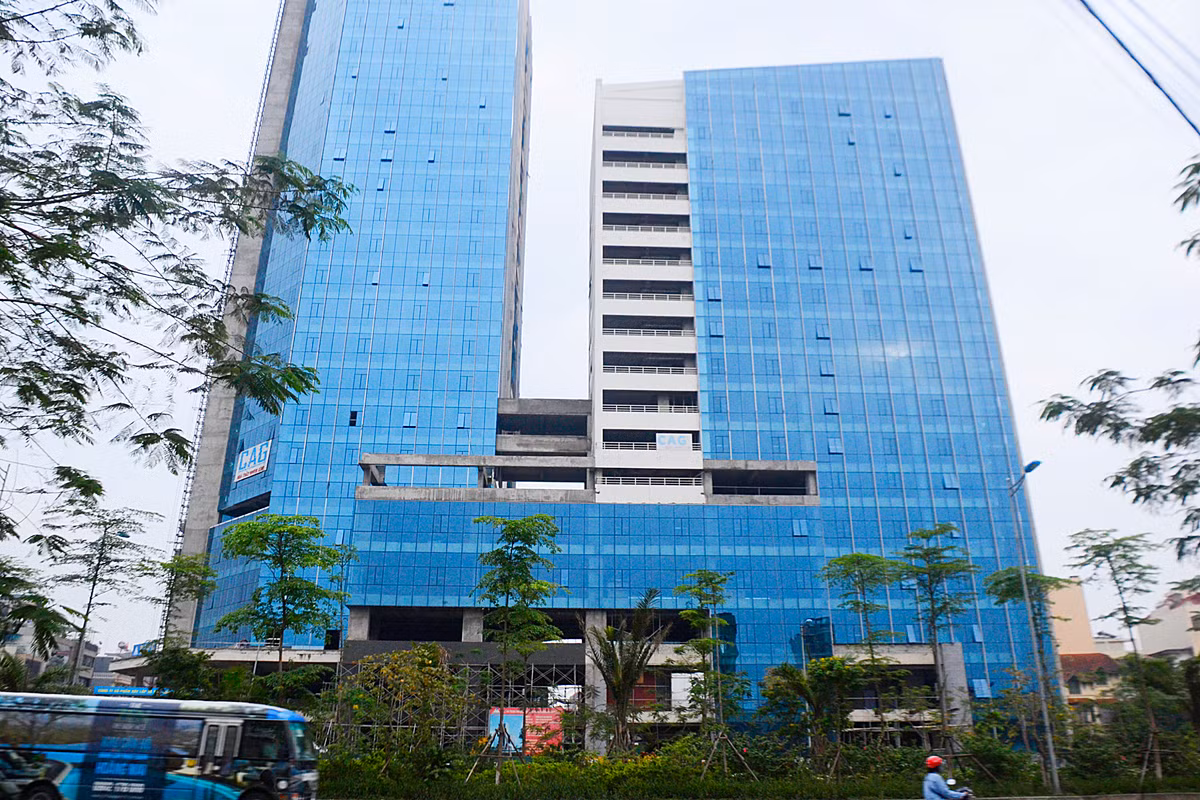 Các tầng trên: Khối nhà 27 tầng là 988 m2/sàn: Khối 16 tầng 588 m2/sàn.