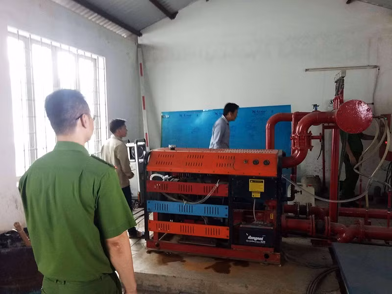 Chung cư này có tổng 152 căn hộ được đưa vào hoạt động từ tháng 7/2011, thế nhưng đến nay vẫn còn nhiều lỗi vi phạm. Ảnh: PLO.