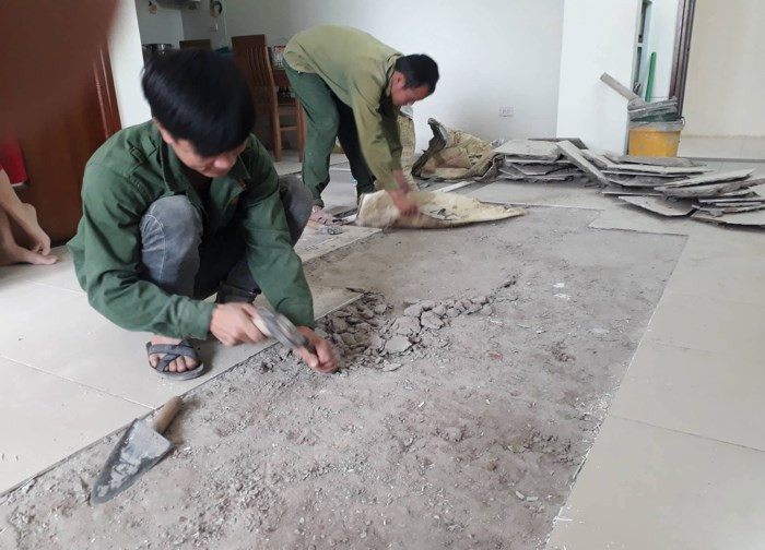 Người dân tố công trình bị cắt xén vật liệu.