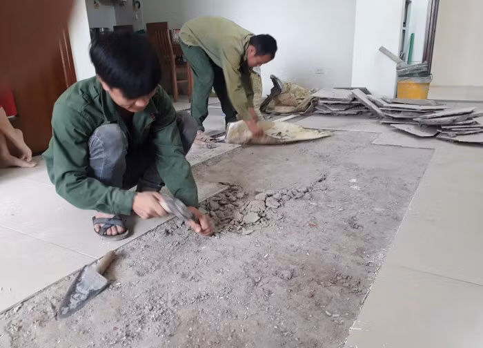 Người dân tố công trình bị cắt xén vật liệu.