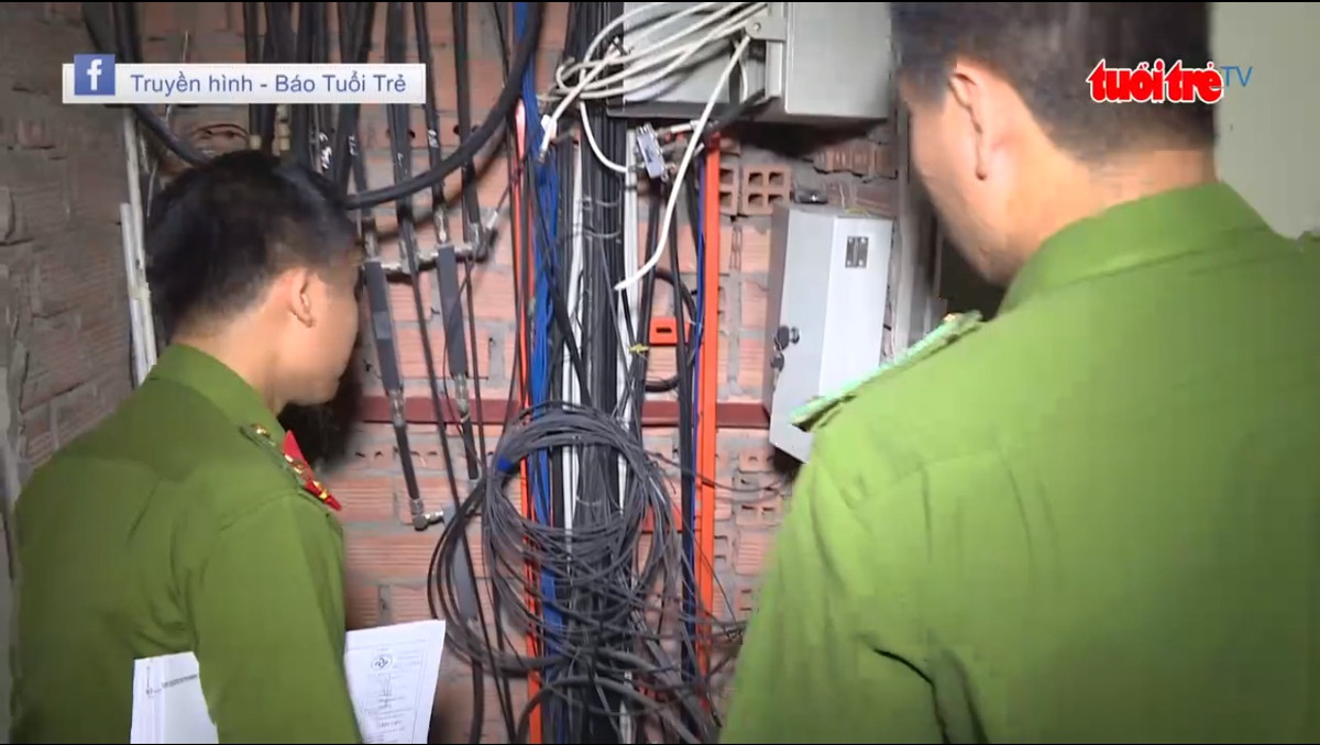 Hệ thống báo cháy tự động phải bật bằng tay. Ảnh chụp màn hình: Tuổi trẻ TV.