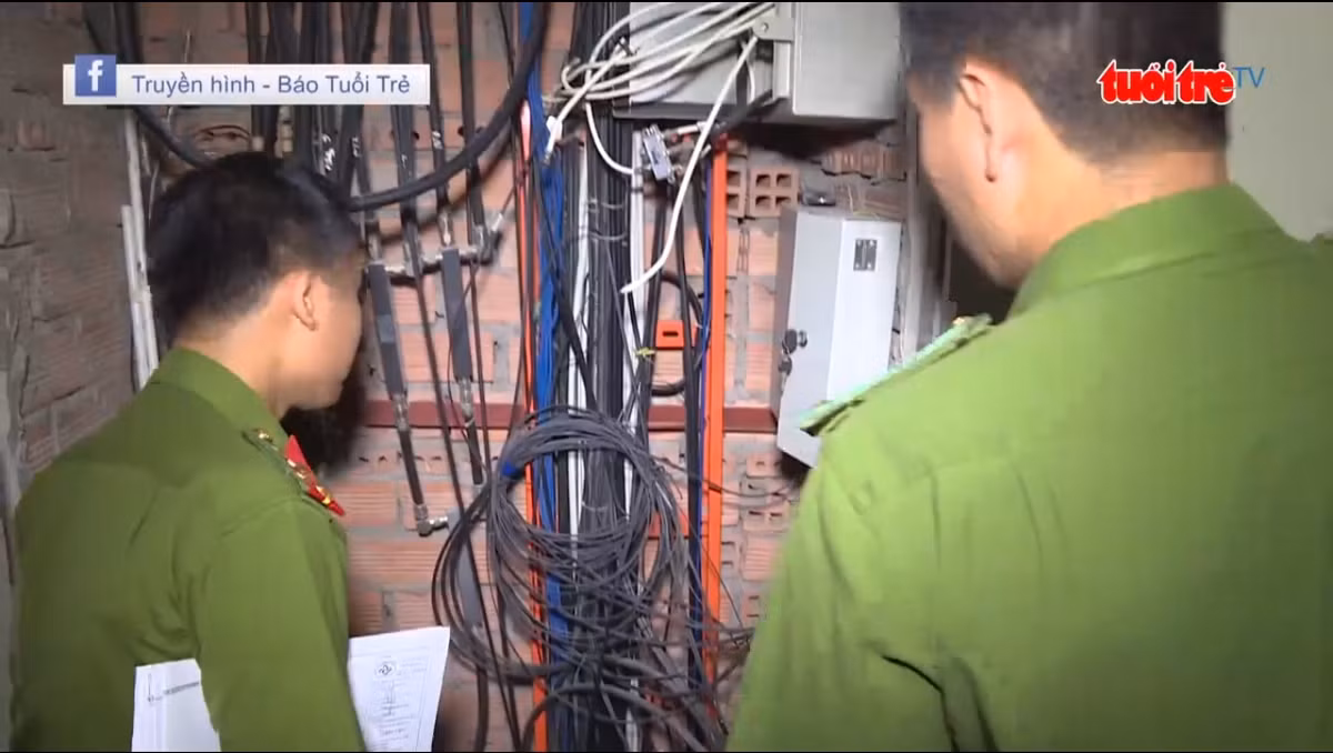 Hệ thống báo cháy tự động phải bật bằng tay. Ảnh chụp màn hình: Tuổi trẻ TV.