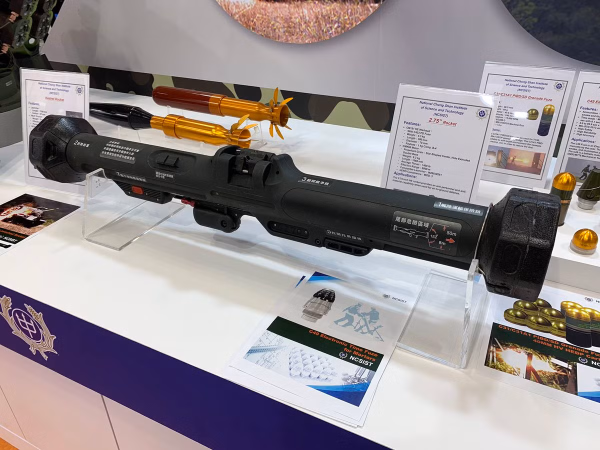 Viện khoa học và công nghệ Chung Sơn (Đài Loan) cũng "mon men" tham gia triển lãm Nhật Bản. Trong ảnh, súng phóng lựu rocket do Chung Sơn sản xuất. Nguồn ảnh: Bmpd