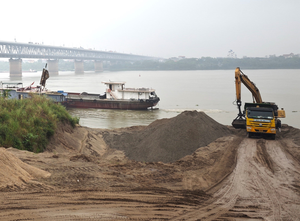 Vì sao Hà Nội chưa công nhận kết quả đấu giá 3 mỏ cát? Vi sao Ha Noi chua cong nhan ket qua dau gia 3 mo cat?