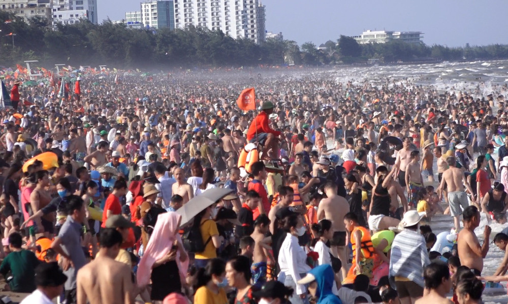 “Giai ma” tinh trang dong nghit khach o Sam Son dip le 30/4